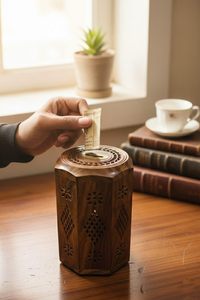 Tirelire artisanale en bois de Sheesham, grande taille, modèle Master |   Gullak pour adultes |   Banque d'argent |   Tirelire en bois pour garçons et filles - Product Image 3