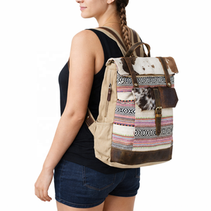 Mochila de Cuero y Lona Estilo Western Hecha a Mano, con Cierre de Cremallera, Tejida Étnicamente, Capacidad de 22L, Unisex, para Viajes y Senderismo, Envío Inmediato - Product Image 1