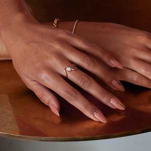 Bagues flottantes incurvées ondulées en or massif 14 carats avec diamants de laboratoire taille ovale de 1,5 mm pour fiançailles et mariage, bijoux minimalistes en gros - Product Image 6