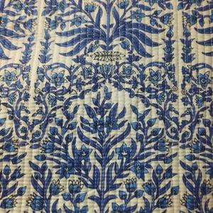 Sac banane bandoulière matelassé en coton bleu paysage pour femme, réglable, fait main, imprimé au bloc, écologique - Product Image 2