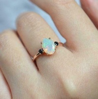 Bague en argent sterling 925 avec opale de feu éthiopienne blanche ovale de 7x5 mm, pierre de déclaration, achetez maintenant au prix d'usine chez Gemstone Jewelry