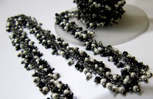 Cadena de Perlas Hechas a Mano con Cuentas Negras Lisas y Suaves, Envueltas en Alambre, con Múltiples Cuentas en Racimo, Cadena Colgante - Product Image 3