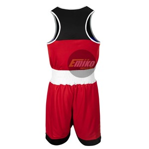 Ensemble uniforme de boxe rouge en polyester, débardeur sans manches et short pour l'entraînement, qualité supérieure, nouveau design, kit de boxe personnalisé - Product Image 1