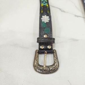 Cinturón de Cuero 100% Genuino con Bordado Floral a Mano, Hebilla Plateada Estilo Western, Diseño Étnico Casual y Duradero - Product Image 6