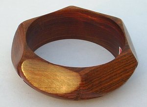 Conjunto de Brazaletes de Madera Inspirado en la Sangría, Hecho a Mano con Madera Premium, Tallado a Mano, Decoración con Virutas de Latón, Acabado Pulido a Mano - Product Image 2