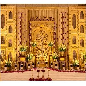 Decoración de Escenario para Boda Rajasthani Real con Paneles de Espejo Elegantes, Fondo de Escenario Nupcial Dorado de Lujo, Decoración de Escenario Personalizada - Product Image 1