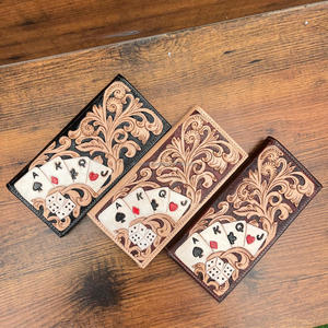 Best-seller Portefeuille pour homme occidental fait à la main en cuir véritable Cowboy fleuri repoussé à la main avec jeu de cartes Portefeuille pour homme sculpté à la main - Product Image 4