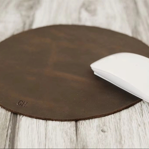 แผ่นรองเมาส์หนังวัวแท้สุดหรู พร้อมสกรีนโลโก้ แผ่นรองโต๊ะหนังแท้ สำหรับงานโปรโมชั่น LMP-0045 - Product Image 1