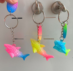 Tiburón encantos Animal patrón UV impreso Durable PS Material recuerdo regalo océano tema llavero - Product Image 5