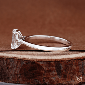 Bague de fiançailles solitaire cathédrale en or blanc 10 carats avec diamant de laboratoire taille émeraude 1 carat, bague de mariée minimaliste - Product Image 2