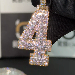 RB GEMS Joyería Fina Personalizada Estilo Rapper con Incrustaciones de Moissanita, Plata de Ley 925 Bañada en Oro, Colgantes de Lujo con Letras y Números - Product Image 1