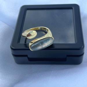 Bague ovale tendance en labradorite feu, argent sterling 925, laiton plaqué or 14 carats, ajustable, bijou ouvert avec pierre précieuse - Product Image 5