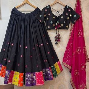 Lehenga Choli de Seda Romana con Bordado Aari y Espejos, de Secado Rápido, para Boda, con Elegante Dupatta de Georgette, de Royal Export Navratri - Product Image 3