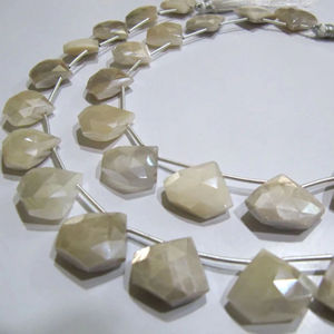 Perles de pierre de lune blanche naturelle AB Mystic, forme diamant, 10 pouces de long - Product Image 2