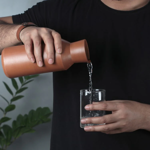 Stupa Flak - Pichet en terre cuite fait main, minimaliste et élégant, pour la maison, le bureau, la salle à manger et la table - 500-600 ml - Product Image 2