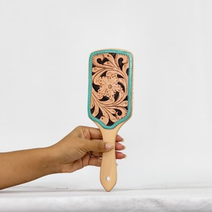 แปรงผมหนังทำมือพร้อมลายแกะสลักดอกไม้สไตล์วินเทจเครื่องประดับตกแต่ง - Product Image 2