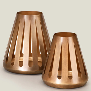 Lot de 2 bougeoirs en laiton antique avec découpes, en promotion - Product Image 3
