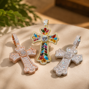 Pendentif croix en moissanite plaqué or 18 carats, breloque diamant, bijoux unisexes, pendentifs à thème chrétien - Product Image 1