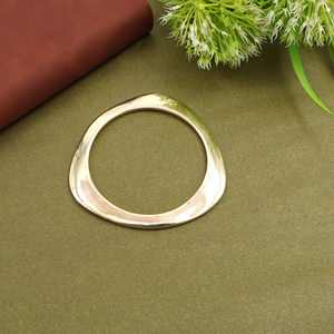 Brazalete Geométrico Ovalado Dorado para Mujer – Joyería de Moda Estilo Brazalete, Personalización OEM ODM - Product Image 1