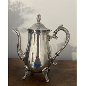Théière en laiton artisanale de style arabe traditionnel, gravure florale complexe, poignée courbée vintage, pieds ornés, décorative antique - Product Image 2