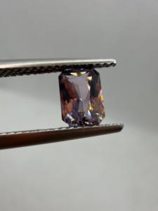 Spinelle naturelle de Mahenge 1,03 carat taille émeraude de Tanzanie pour la fabrication de bijoux - Product Image 3