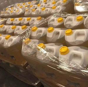 Huile de tournesol naturelle pure, raffinée et filtrée, qualité supérieure, texture légère, performance stable pour la préparation des fritures - Product Image 1