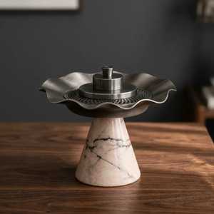 Quemador de Incienso Decorativo Moderno de Resina con Cubierta Metálica Dorada, Porta Bakhoor Premium para Aromaterapia, Meditación e Interiores - Product Image 1