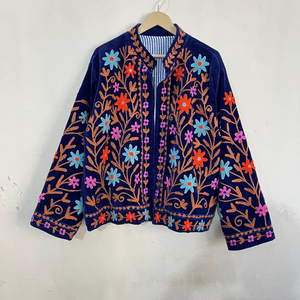 Veste en velours brodée Suzani violette bohème pour femme, style vintage, motif floral, ouverte sur le devant, vêtement ethnique - Product Image 1