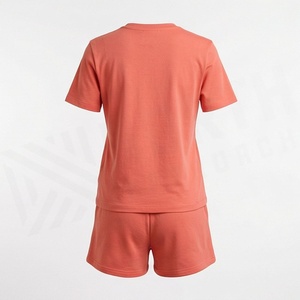 Ensemble décontracté 2 pièces tricoté pour femme : T-shirt uni corail à manches courtes et short au-dessus du genou – Idéal printemps-été - Product Image 2