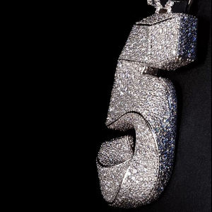 AMBER JEWELS T-104 Colgante Unisex de Oro Sólido de 14K con Número 5 Chapado en Oro de 14K, Cristales de Estrás con Microincrustaciones, Estilo Hip Hop - Product Image 3