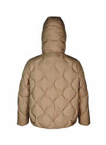 เสื้อแจ็คเก็ตดาวน์สำหรับผู้หญิง OEM - เสื้อโค้ทกันน้ำสำหรับเดินทางในฤดูหนาวแบบมีฮู้ด ตกแต่งพิเศษ ผลิตโดย MADE TRIOTAKE - Product Image 2