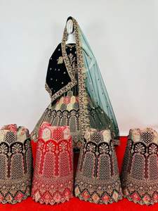 Mewar Rajwada Heavy Velvet Bridal Set para adultos Full Jarkan con Multi Work Double Dupatta 5 diseños y 5 colores - Product Image 3