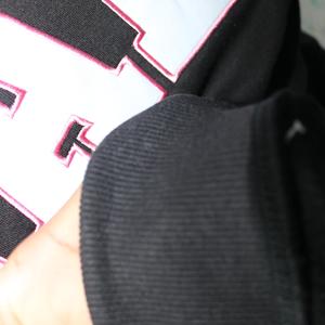 Sudadera NADZ BLACK con cuello alto, 100% blanca, con apliques bordados, cuello ancho, hilos finos. - Product Image 6