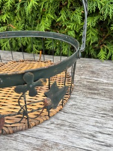 Magnifique panier à fruits en rotin, parfait pour une décoration intérieure naturelle et favorisant une bonne circulation de l'air pour les fruits frais. - Product Image 2