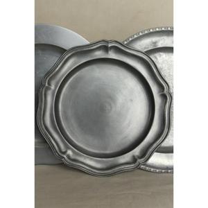 Assiette de présentation antique en étain, style floral, compatible lave-vaisselle, pour la restauration, assiettes en laiton, prix de gros - Product Image 1