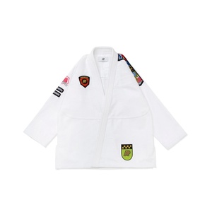 ชุดยิวยิตสู BJJ ผ้าคอตตอนเพิร์ลวีฟ 450 GSM สีขาว พร้อมโลโก้ด้านหน้า ทนทาน ระบายอากาศได้ดี น้ำหนักเบา ระดับมืออาชีพ พร้อมกระเป๋า - Product Image 1