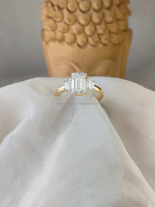 Exquisite <b>Emerald</b> Diamond <b>Ring</b> with Side Stones, Set in Elegant Yellow Gold – A Perfect Blend of Luxury and Timeless Beauty - Product Image 4