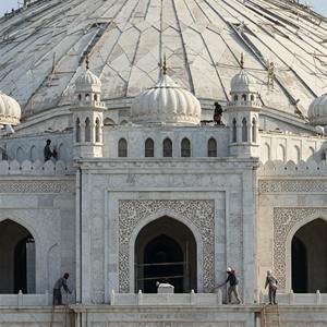 Mosquée au design moderne personnalisable et sculptée à la main, Hayat Industries - Product Image 1