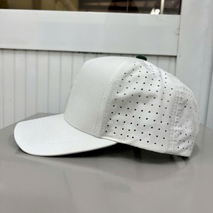 Gorra de Golf Personalizada de 5 Paneles con Logotipo Bordado con Corte Láser, Gorra de Béisbol Ligera, Gorra Deportiva, Fabricación OEM en Vietnam - Product Image 3