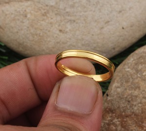 Bague minimaliste en argent sterling 925 plaqué or de luxe, sertie d'une pierre, dôme uni, empilable, poli miroir, bijoux fins pour femme - Product Image 4