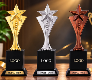 Trophée en métal Star modèle 695, récompense gravée pour les sports et les jeux, finition polie durable avec base noire - Product Image 1