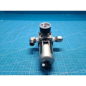 Régulateur-filtre SMC AW3050-03BG-R d'occasion – Pièces détachées d'équipement semi-conducteur d'époque - Product Image 6