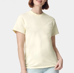 T-shirt à col rond à manches courtes de couleur unie pour femme, haut décontracté en jersey de coton jaune clair - Product Image 1