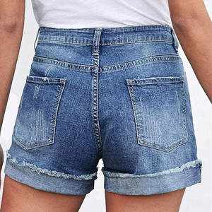 Shorts en jean taille haute déchirés avec ourlet effiloché et détails camouflage – Style décontracté pour l'été - Product Image 3