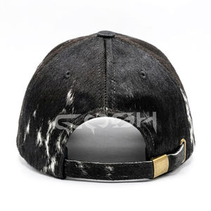 Gorra de Béisbol Hecha a Mano de Piel de Vaca con Pelo Blanco y Negro - Product Image 2
