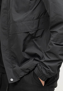 Chaqueta cortavientos de nailon negro para hombre con logotipo personalizado de alta calidad, ligera, impermeable, de tela softshell. - Product Image 6