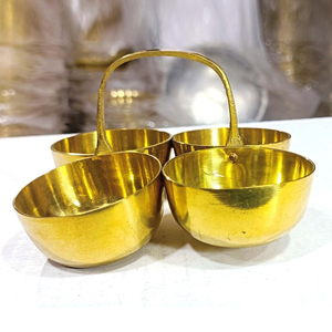 Bol à compartiments multiples en métal doré de luxe avec poignée. Pièce de décoration de table de haute qualité pour servir des fruits secs et des noix - Product Image 2