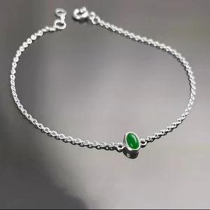 Pulsera de Jade Pequeña, Plata de Ley, Estilo Moderno y Minimalista, Piedra Ovalada Verde Pequeña, Joyería de Jade Genuino - Product Image 1