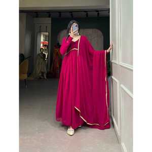 ชุดเดรสผ้าจอร์เจียสำหรับงานปักลูกไม้สีชมพู - Product Image 3