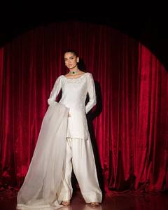 Robe de mariée longue en soie blanche traditionnelle pour femme, style indien et pakistanais, avec dupatta brodé - Product Image 2
